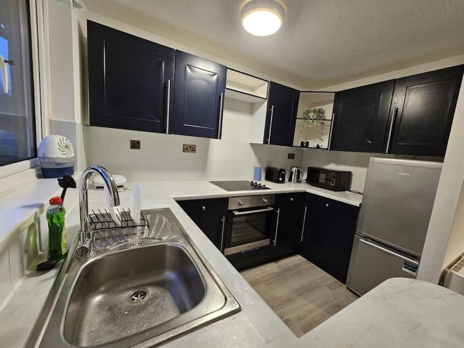 Entire Spacious Modern One Bedroom House Swindon Eksteriør bilde