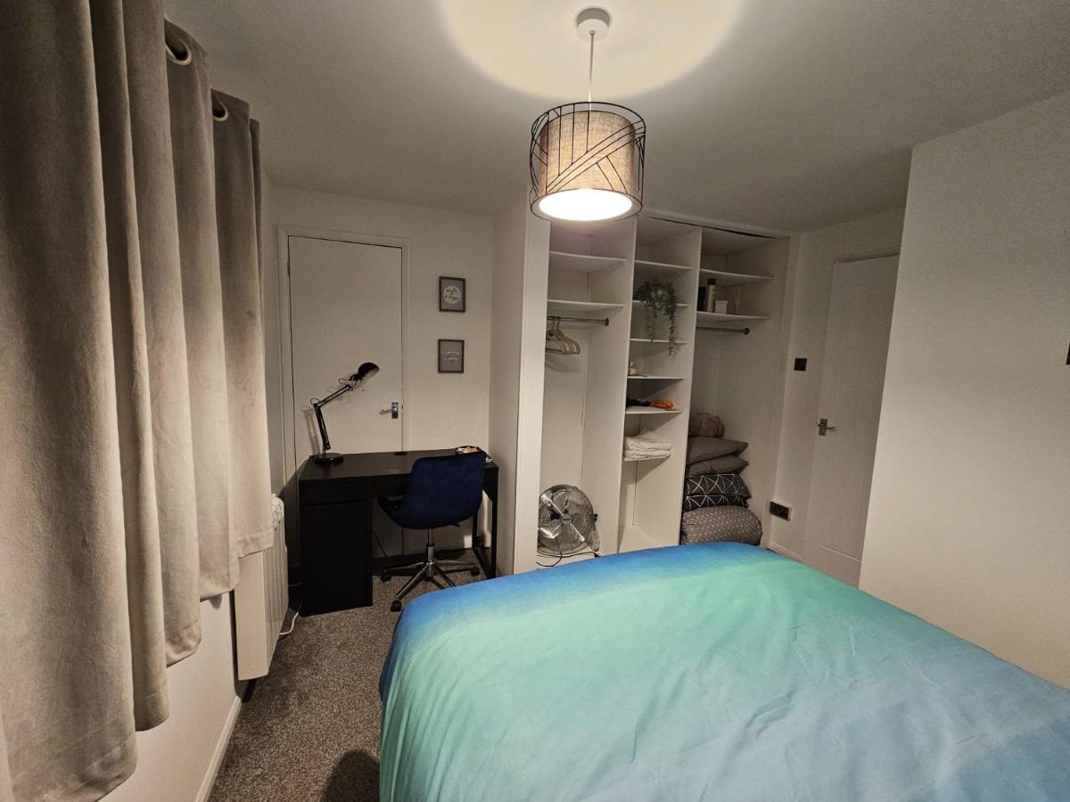 Entire Spacious Modern One Bedroom House Swindon Eksteriør bilde