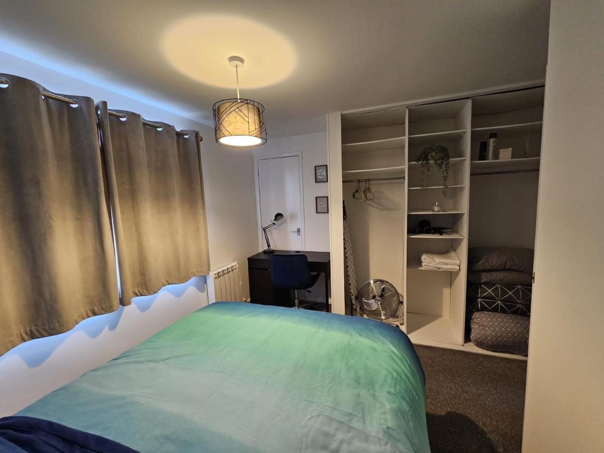 Entire Spacious Modern One Bedroom House Swindon Eksteriør bilde